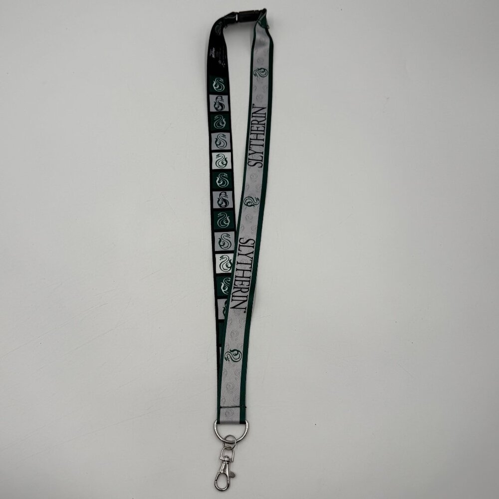 Universal Studios Wizarding World Harry Potter Hogwarts Slytherin Lanyard Pass